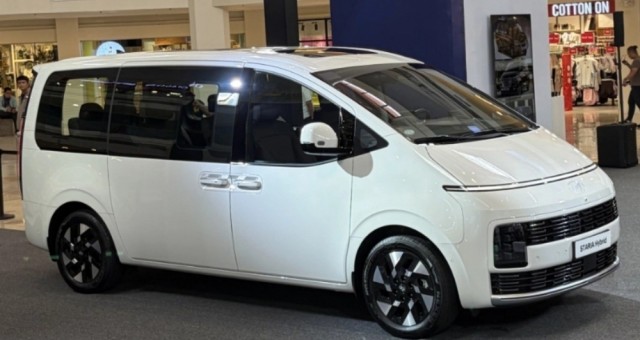 Mục sở thị Hyundai Staria Hybrid tại Đông Nam Á: Có 5 bản, tùy chọn 11 chỗ, giá quy đổi từ 851 triệu đồng